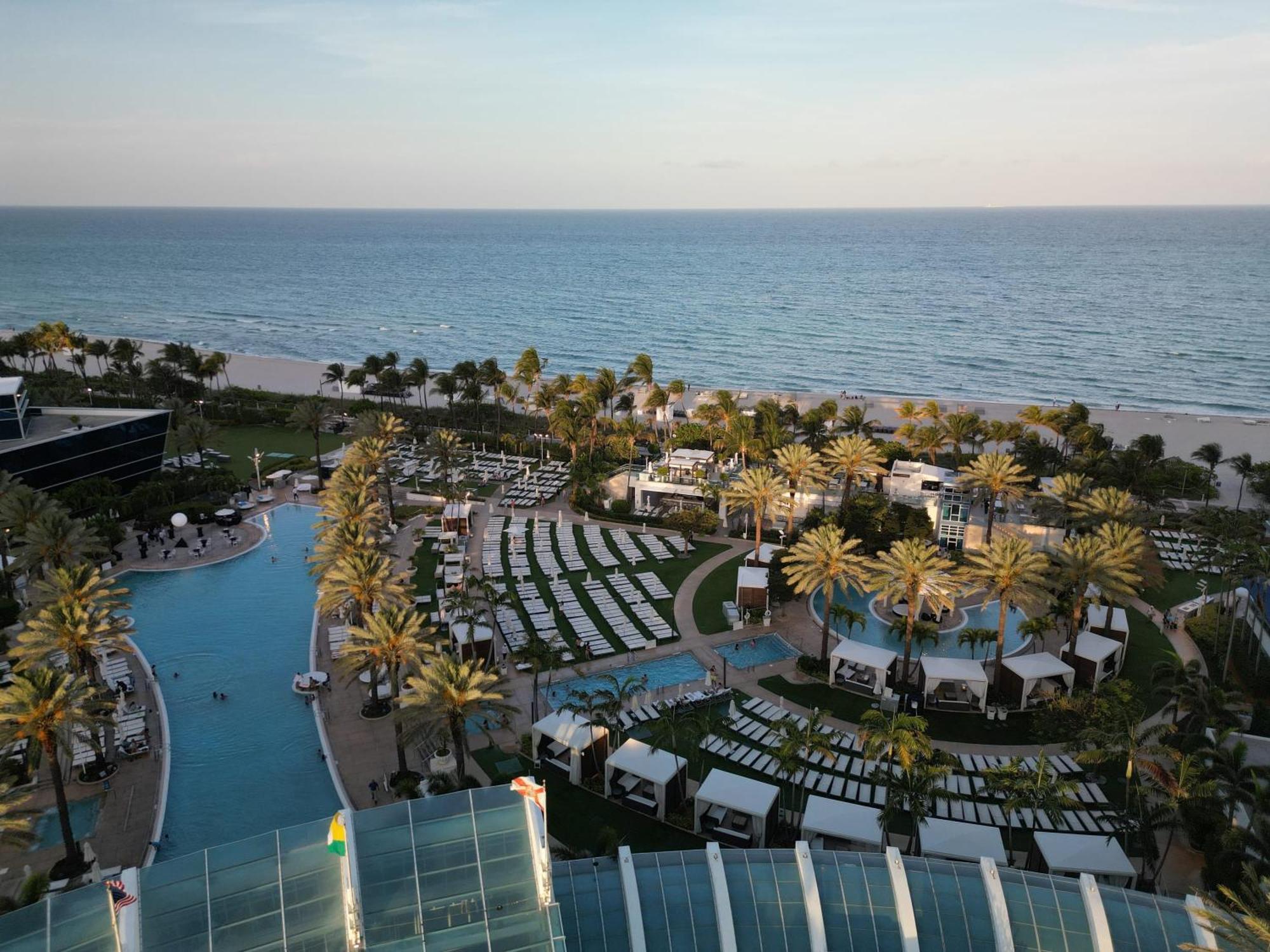 Fontainebleau Resort Balcony W Ocean + Bay View 마이애미 비치 외부 사진